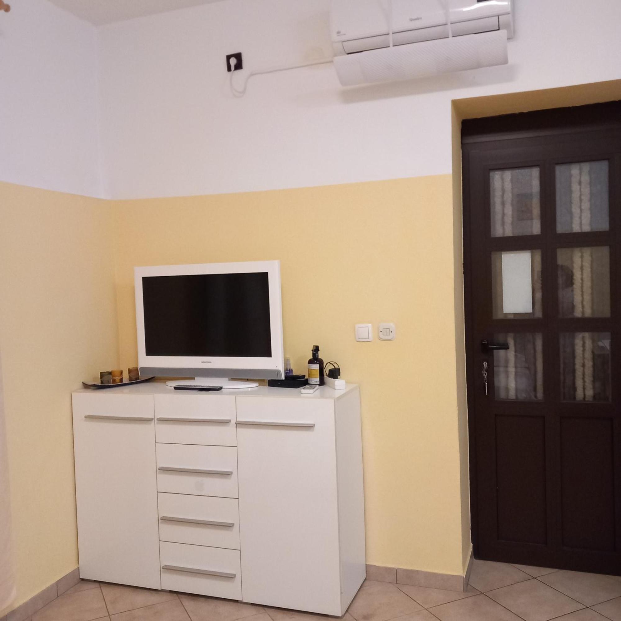 Apartmani Bozic-Omišalj Eksteriør billede