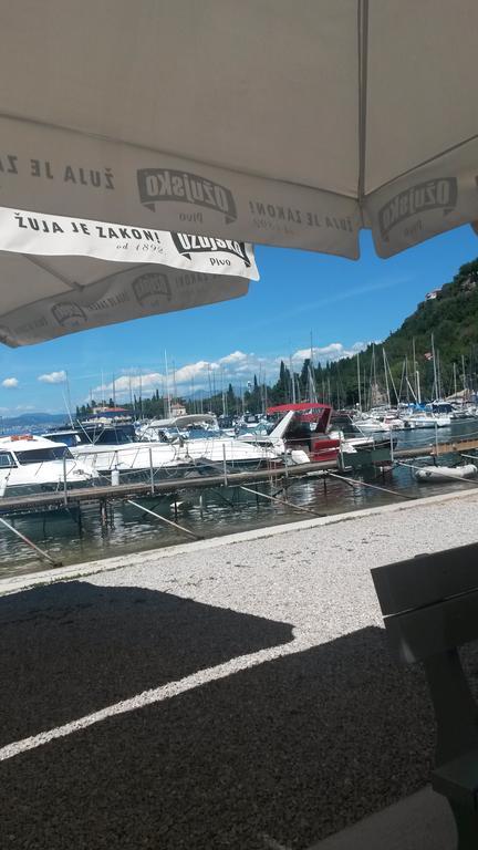 Apartmani Bozic-Omišalj Eksteriør billede