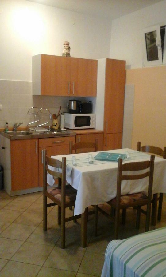 Apartmani Bozic-Omišalj Eksteriør billede