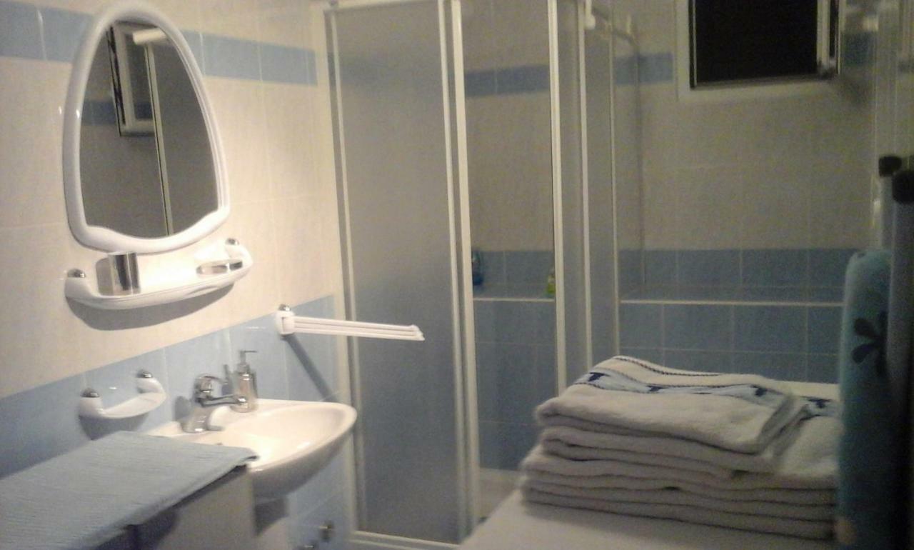 Apartmani Bozic-Omišalj Eksteriør billede