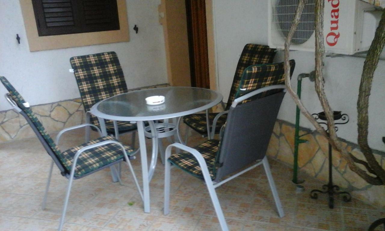 Apartmani Bozic-Omišalj Eksteriør billede
