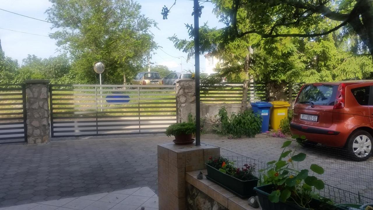 Apartmani Bozic-Omišalj Eksteriør billede